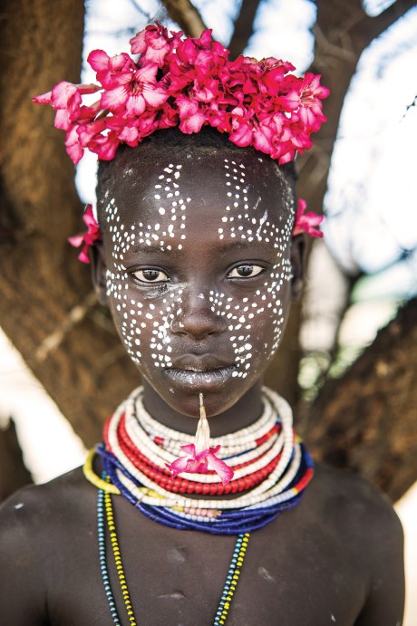 Niña de la tribu Karo en Omo Valley, Etiopía. Los Karo son la tribu con más peligro de desaparecer en Etiopía. En total no quedan más de unos 1500.